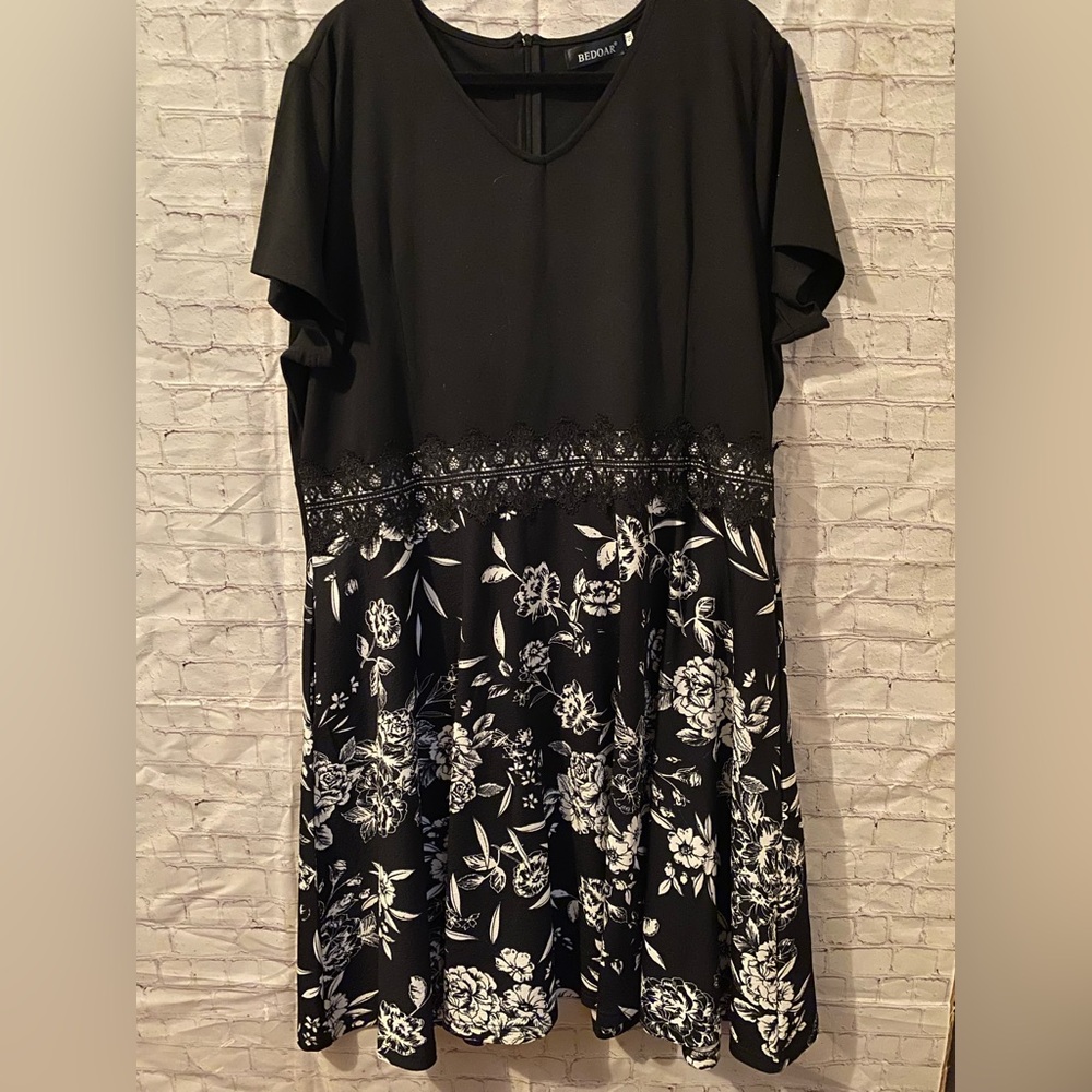 Black Floral Midi Dress with Lace-Trim Waist